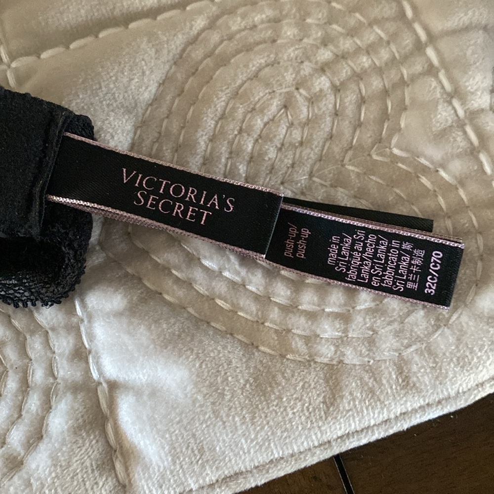 VS Bra - Picture 3 of 4